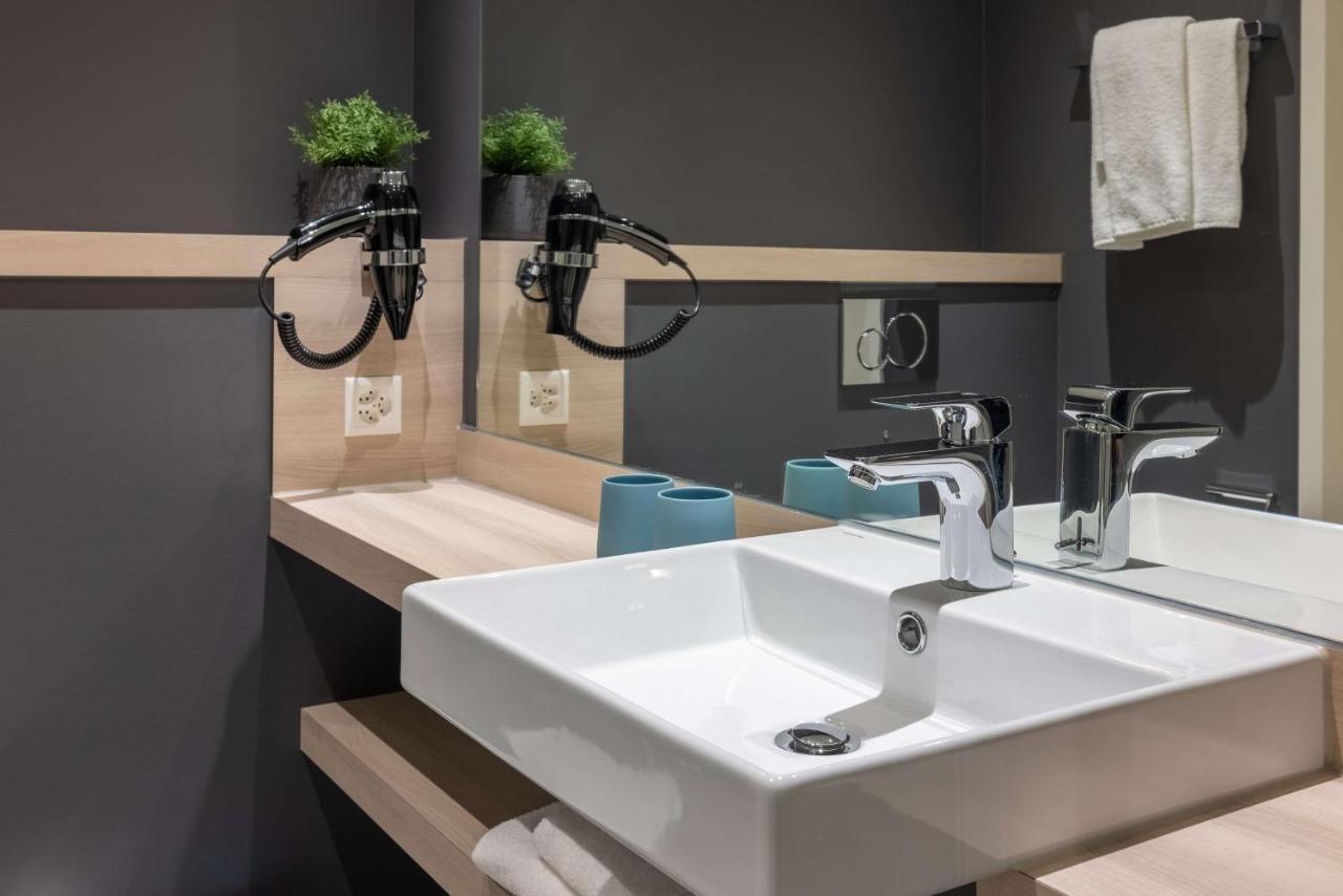 Radisson Hotel & Suites Zurich Opfikon-Glattbrugg Ngoại thất bức ảnh